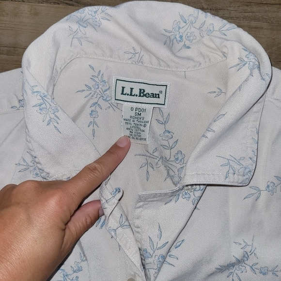 L.L.Bean Vintage Womens Lyocell & Cotton Button Up Top Size Small - Picture 3 of 5